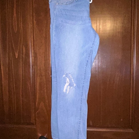 Women’s Gap girlfriend jeans - Picture 3 of 8